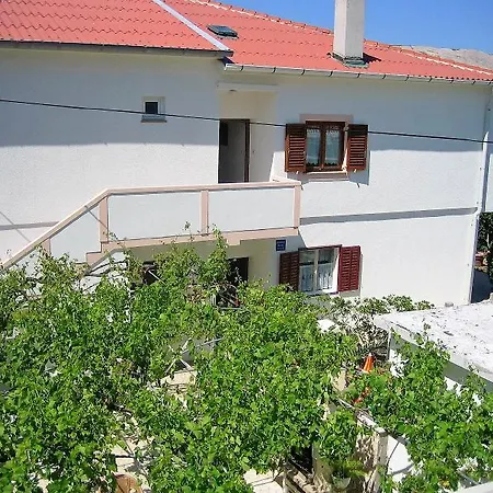 Luna Apartment
