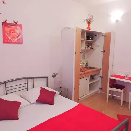 Luna Apartment