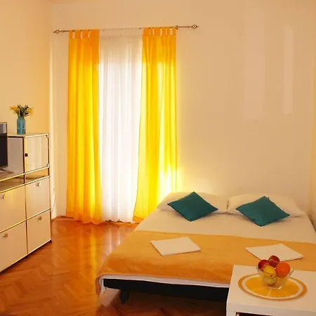 Luna Apartment *