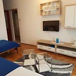 Luna باغ