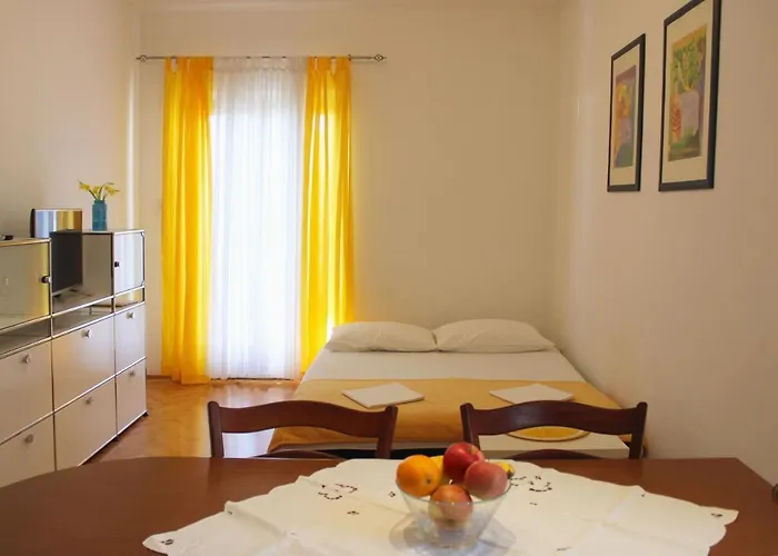 Luna Apartamento Pag Town